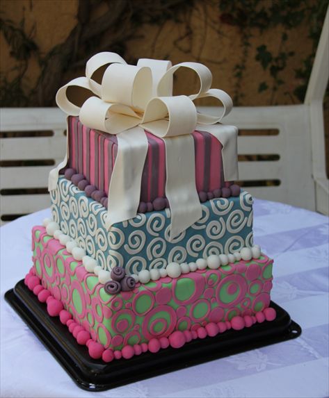 <b>עוד רגע קופצת משם רקדנית. עוגה של ArtCake (צילום: איתי שטרן)</b>