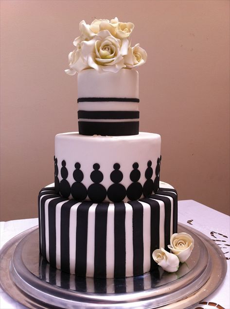 <b>שש בש יכול להיות דרמטי. עוגה מבית ArtCake (צילום: איתי שטרן)</b>
